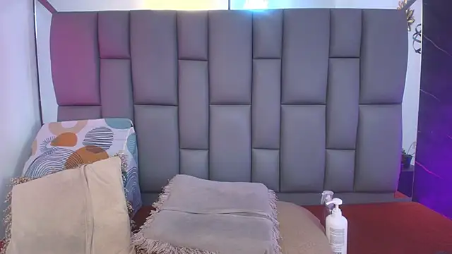 Snapshot of _MiaBrown_ chatting on February 7, 2026, 12:09 pm MiaBrown online show from February 7, 2026, 12:09 pm