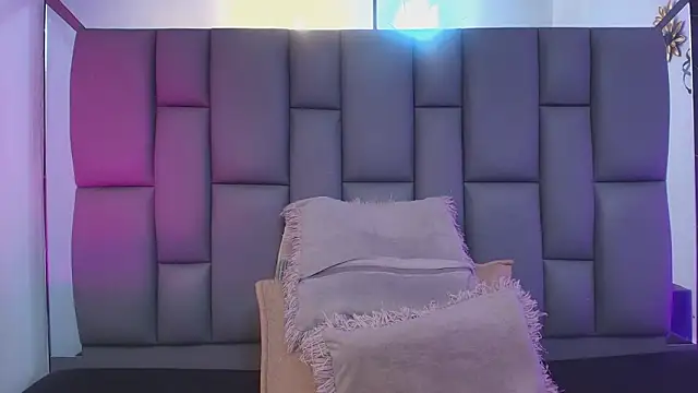 Snapshot of _MiaBrown_ chatting on February 9, 2026, 12:09 pm MiaBrown online show from February 9, 2026, 12:09 pm