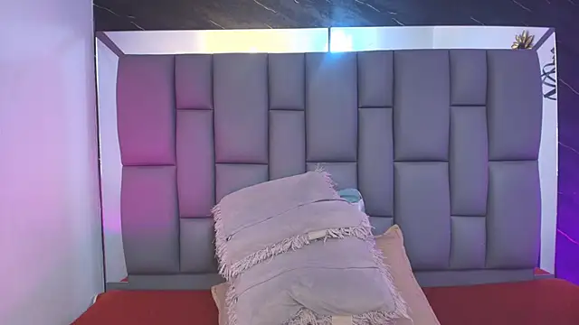 Snapshot of _MiaBrown_ chatting on February 11, 2026, 12:10 pm MiaBrown online show from February 11, 2026, 12:10 pm