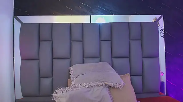 Snapshot of _MiaBrown_ chatting on February 12, 2026, 12:11 pm MiaBrown online show from February 12, 2026, 12:11 pm