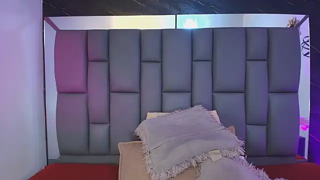 Snapshot of _MiaBrown_ chatting on February 14, 2026, 12:13 pm MiaBrown online show from February 14, 2026, 12:13 pm