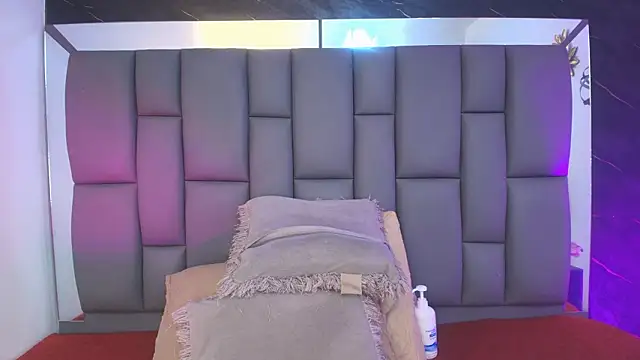 Snapshot of _MiaBrown_ chatting on February 24, 2026, 12:14 pm MiaBrown online show from February 24, 2026, 12:14 pm