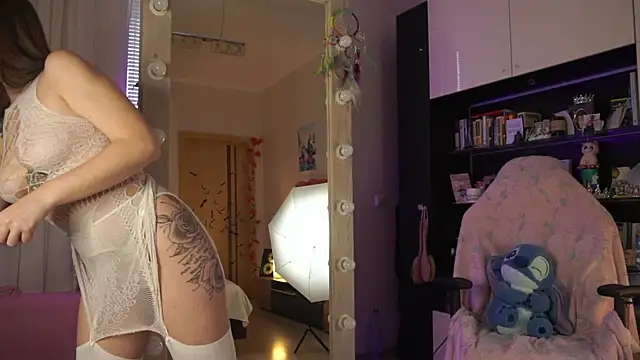 AlitaXAngelic online show from November 26, 2025, 9:32 am