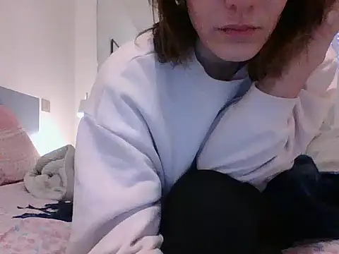 Snapshot of Emyly83 chatting on January 5, 2025, 10:21 am Emyly83 online show from January 5, 2025, 10:21 am