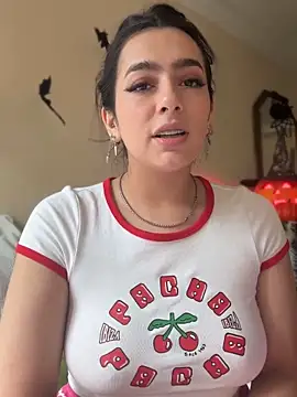 Nicollemays online show from October 21, 2025, 2:18 pm