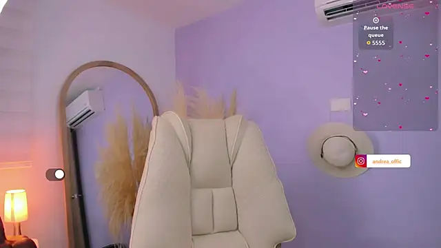 Snapshot of Andrea_Marinn chatting on February 19, 2026, 12:50 am Andrea Marinn online show from February 19, 2026, 12:50 am