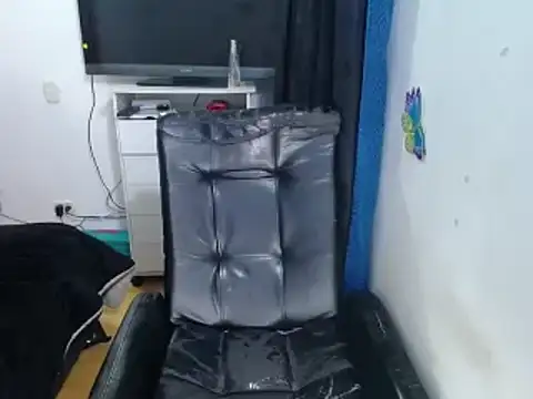 Yunhot  online show from March 10, 2025, 5:00 am