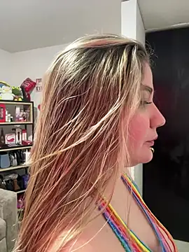 Snapshot of Celestedubois chatting on March 12, 2025, 8:20 pm Celestedubois online show from March 12, 2025, 8:20 pm