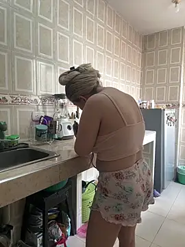 Snapshot of Celestedubois chatting on November 4, 2025, 6:51 pm Celestedubois online show from November 4, 2025, 6:51 pm