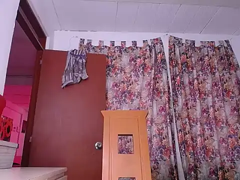 yselahot online show from February 10, 2025, 3:32 pm