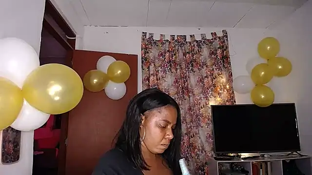 yselahot online show from March 13, 2025, 10:10 pm