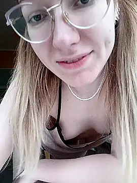 Snapshot of _Sweet_Love_ chatting on February 10, 2025, 1:44 pm Sweet Love online show from February 10, 2025, 1:44 pm