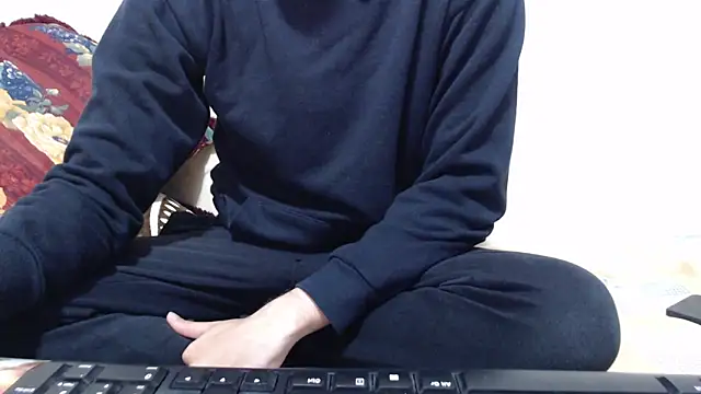 Alexdelarge323 online show from April 15, 2026, 4:14 pm