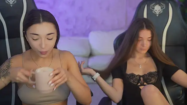 Jasmine Flow online show from October 30, 2025, 7:43 am