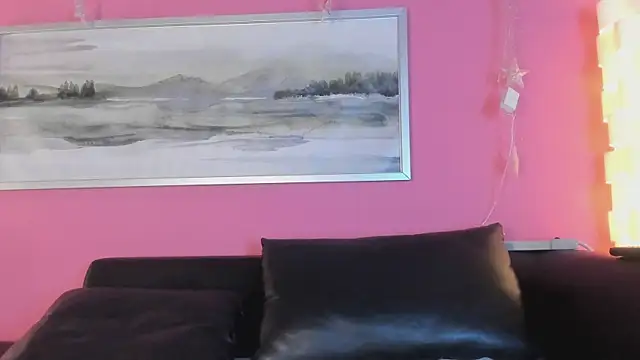 Tiffanysurez  online show from September 27, 2025, 8:14 pm