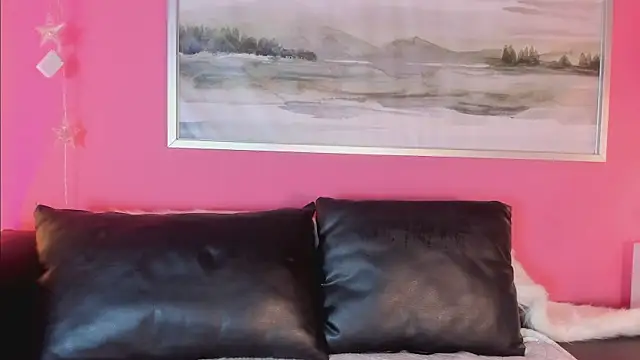 Tiffanysurez  online show from December 13, 2025, 9:31 pm