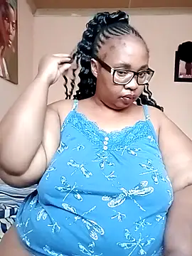 Snapshot of ZOQULUx chatting on December 15, 2025, 5:01 am ZOQULUx online show from December 15, 2025, 5:01 am