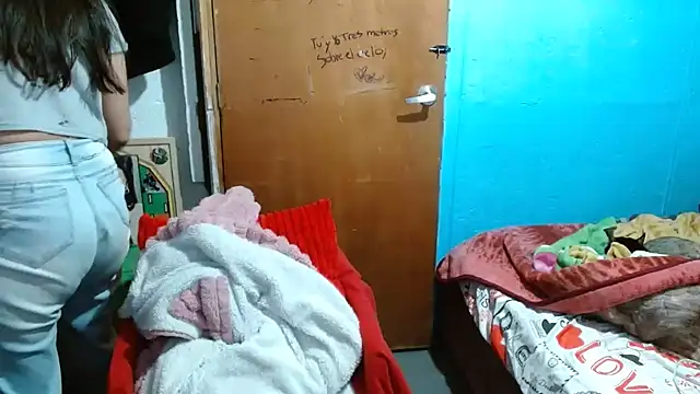 Snapshot of clarisse69 chatting on December 4, 2024, 9:46 pm clarisse69 online show from December 4, 2024, 9:46 pm