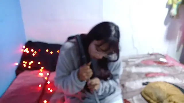 Snapshot of clarisse69 chatting on December 17, 2025, 11:44 pm clarisse69 online show from December 17, 2025, 11:44 pm