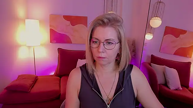 Snapshot of Annie_Light chatting on November 12, 2025, 5:52 am Annie Light online show from November 12, 2025, 5:52 am