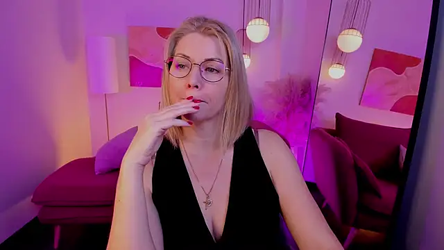 Snapshot of Annie_Light chatting on November 23, 2025, 1:44 pm Annie Light online show from November 23, 2025, 1:44 pm