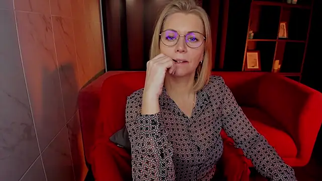 Snapshot of Annie_Light chatting on December 2, 2025, 5:57 am Annie Light online show from December 2, 2025, 5:57 am