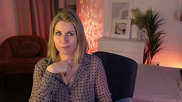 Snapshot of Annie_Light chatting on December 16, 2025, 6:07 am Annie Light online show from December 16, 2025, 6:07 am