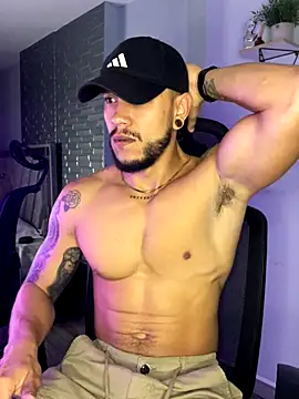 ARON TAYLER01 online show from November 20, 2025, 10:26 am