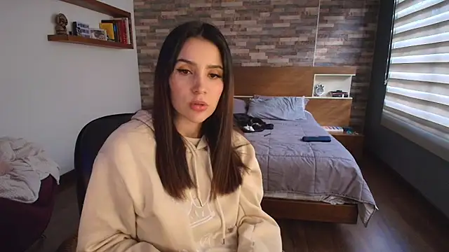 alicewilloww online show from October 24, 2025, 9:11 pm