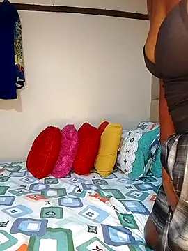 NicRaisaa online show from February 25, 2025, 4:03 am