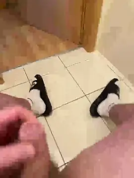 Snapshot of Cozqhh chatting on February 12, 2026, 2:12 pm Cozqhh online show from February 12, 2026, 2:12 pm