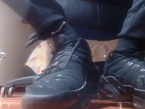 Snapshot of alphaswitchard chatting on July 16, 2026, 12:49 am alphaswitchard online show from July 16, 2026, 12:49 am