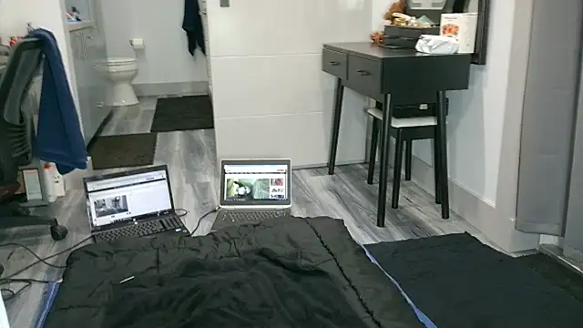 Snapshot of Smalldickcaged chatting on May 9, 2026, 1:00 am Smalldickcaged online show from May 9, 2026, 1:00 am