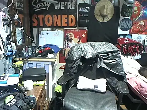 Snapshot of CloudDadddyyy420 chatting on December 24, 2024, 10:06 pm CloudDadddyyy420 online show from December 24, 2024, 10:06 pm