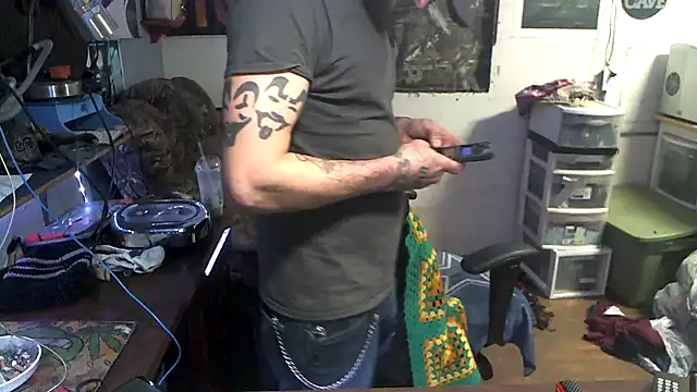 Snapshot of CloudDadddyyy420 chatting on November 13, 2025, 7:57 pm CloudDadddyyy420 online show from November 13, 2025, 7:57 pm