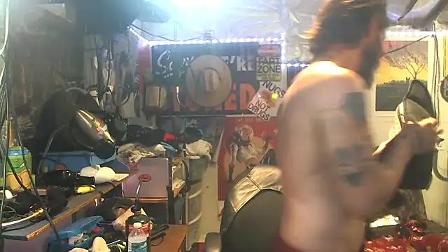 Snapshot of CloudDadddyyy420 chatting on December 16, 2025, 11:21 pm CloudDadddyyy420 online show from December 16, 2025, 11:21 pm