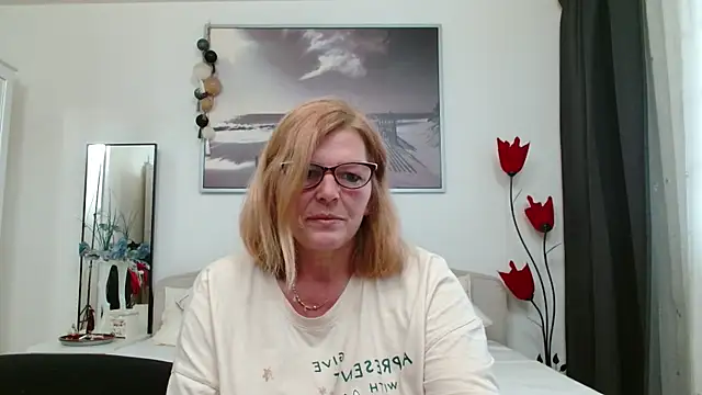 YulliaMilf online show from March 16, 2025, 7:04 am