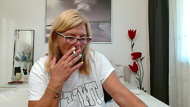 YulliaMilf online show from September 19, 2025, 6:37 am