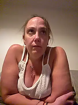 Wisie Cutie online show from April 13, 2026, 9:31 pm