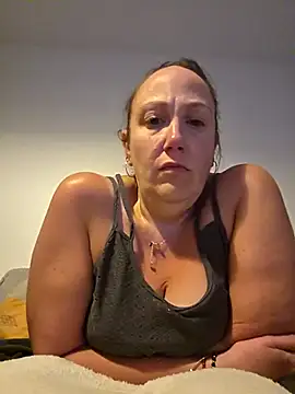 Snapshot of Wisie_Cutie chatting on May 6, 2026, 10:04 pm Wisie Cutie online show from May 6, 2026, 10:04 pm