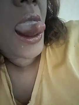 Indianpleasure300 online show from October 1, 2025, 3:51 pm