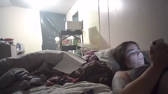 Snapshot of Emma-Rae chatting on April 16, 2026, 6:25 am Emma-Rae online show from April 16, 2026, 6:25 am