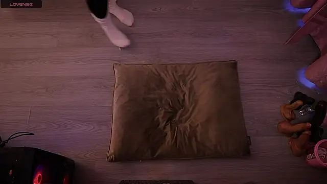 Snapshot of Redhead_Shark_new chatting on January 18, 2026, 1:15 pm Redhead Shark new online show from January 18, 2026, 1:15 pm