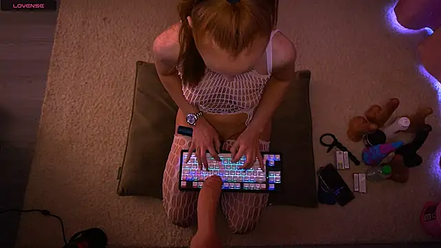Snapshot of Redhead_Shark_new chatting on March 19, 2026, 1:15 pm Redhead Shark new online show from March 19, 2026, 1:15 pm
