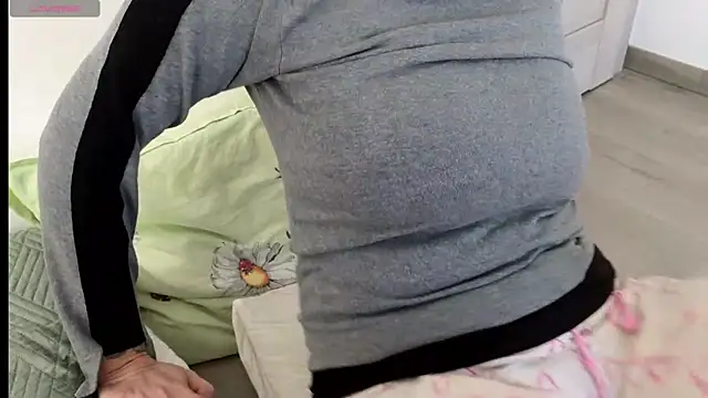 Snapshot of Claraxxxxx chatting on March 4, 2025, 12:12 pm Claraxxxxx online show from March 4, 2025, 12:12 pm