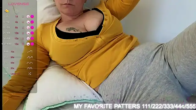 Snapshot of Claraxxxxx chatting on February 18, 2026, 1:18 pm Claraxxxxx online show from February 18, 2026, 1:18 pm