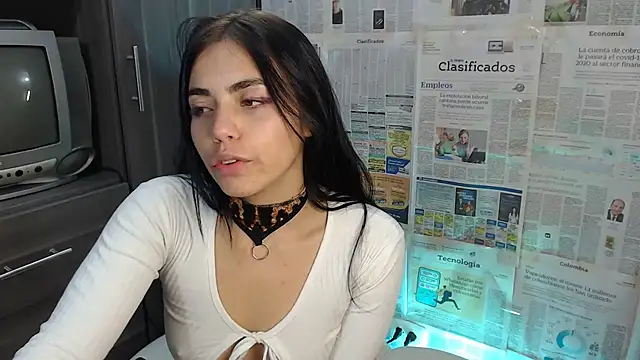 Snapshot of i_am_nina_ chatting on February 20, 2025, 5:01 am i am nina online show from February 20, 2025, 5:01 am