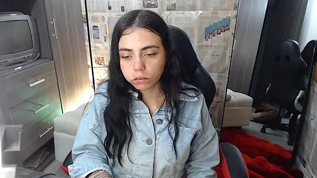 i am nina  online show from October 31, 2025, 3:18 am