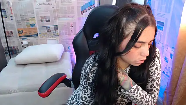 i am nina  online show from November 13, 2025, 3:00 pm