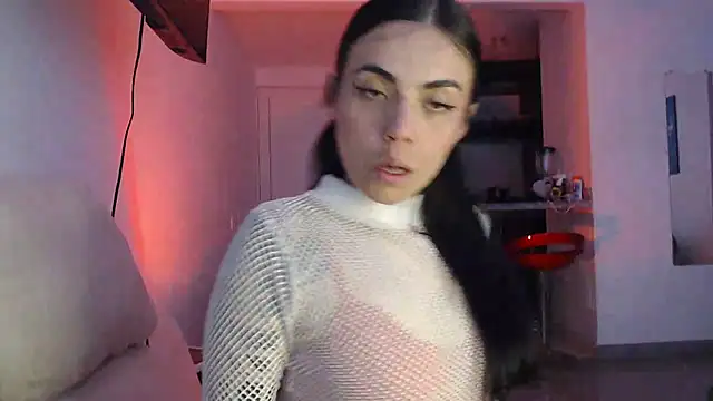 Snapshot of i_am_nina_ chatting on December 18, 2025, 10:16 pm i am nina online show from December 18, 2025, 10:16 pm